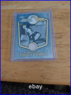 2014 Bettie Page Leaf Gold Trading Card Authentic Pajama BP-PJ9 20/25 Mint